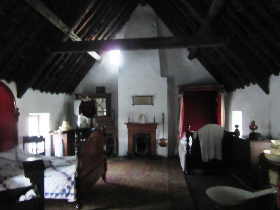 old fashioned bedroom